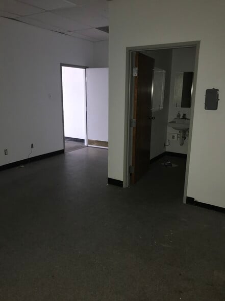 More Photos Of 3035 Broadway Blvd, Garland Unknown For Lease