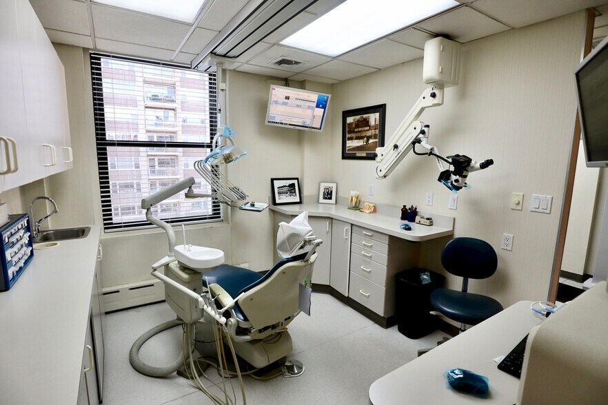 More Photos Of 121 E 60th St, New York Medical For Sale