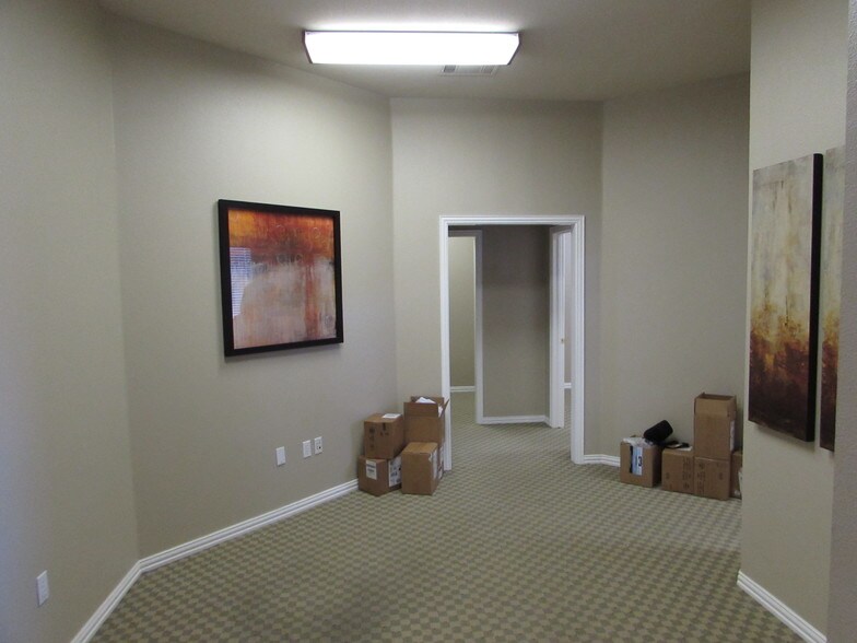 More Photos Of 325 Miron Dr, Southlake Medical For Lease