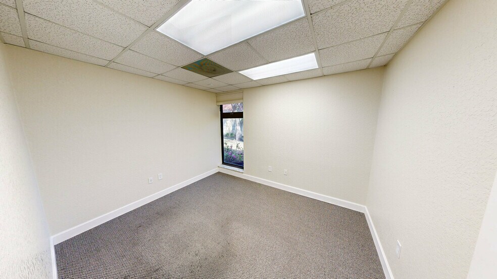 More Photos Of 5151 S Lakeland Dr, Lakeland Office For Sale
