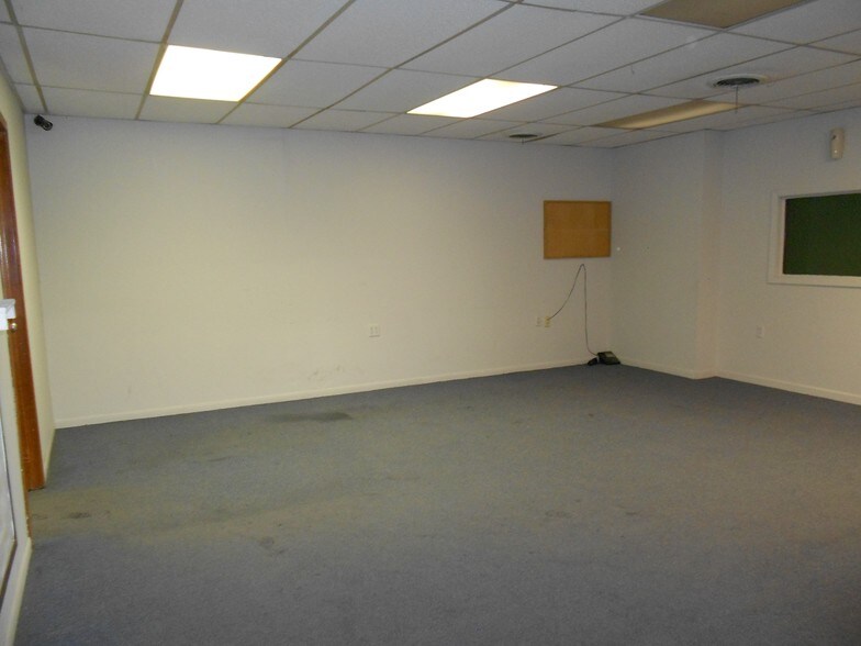 More Photos Of 218 Elm St, Abilene Flex For Sale