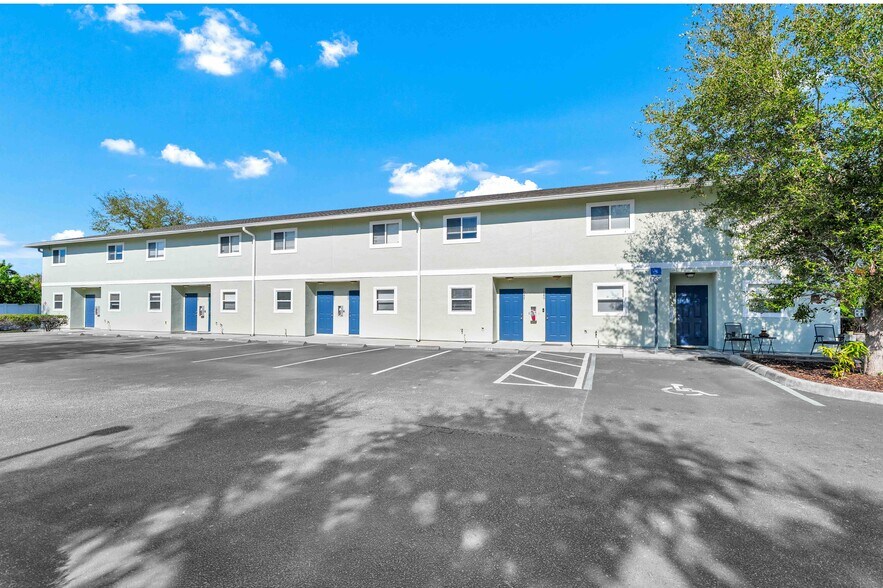 Primary Photo Of 1007 W 57th Ave W, Bradenton Apartments For Sale