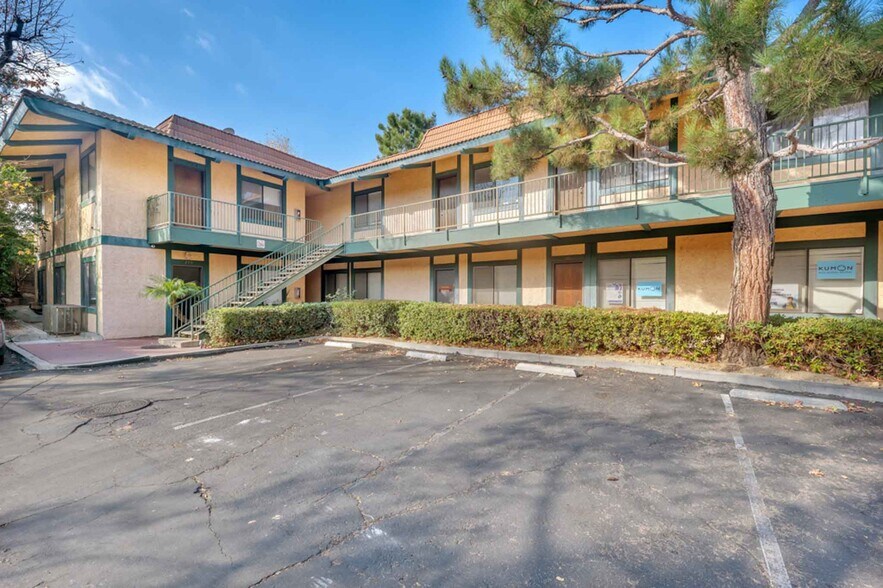 More Photos Of 22231 Mulholland Hwy, Calabasas Office For Lease