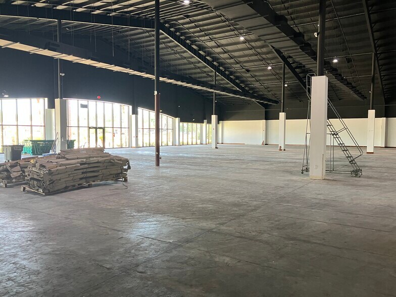 More Photos Of 8251 Al-59, Foley Warehouse For Lease