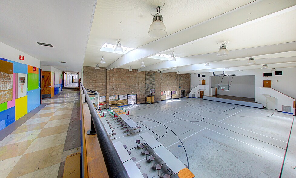 More Photos Of 2665 Clarendon Ave, Huntington Park Religious Facility For Lease