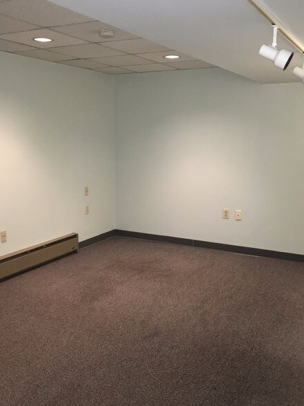 More Photos Of 1501-1509 McDaniel Dr, West Chester Office For Lease