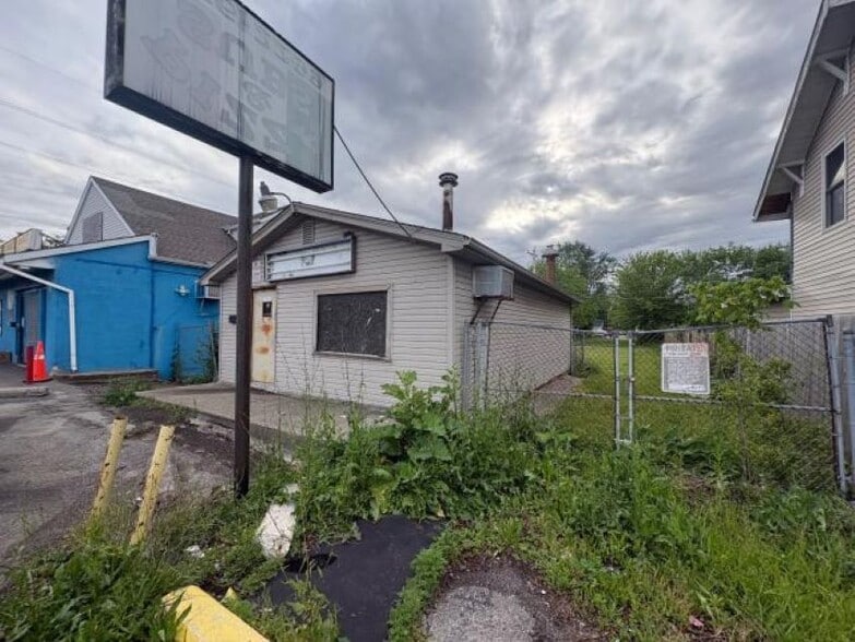 More Photos Of 2194 Parkwood Ave, Columbus Restaurant For Sale