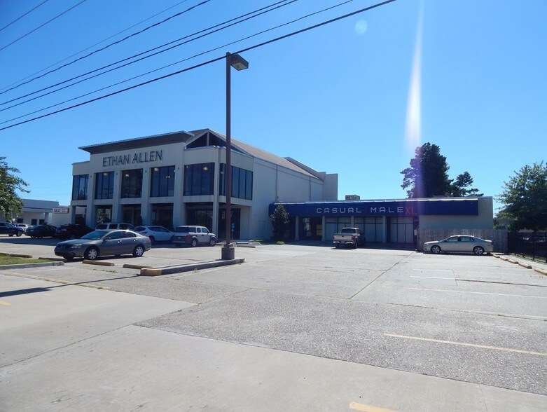 More Photos Of 3750 Veterans Memorial Blvd, Metairie Freestanding For Lease