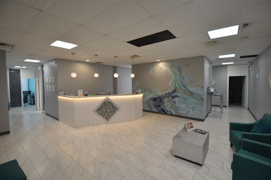 More Photos Of 380 E Northwest Hwy, Des Plaines Medical For Sale