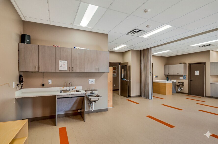 More Photos Of 27511 Interstate 10, Boerne Office For Sale