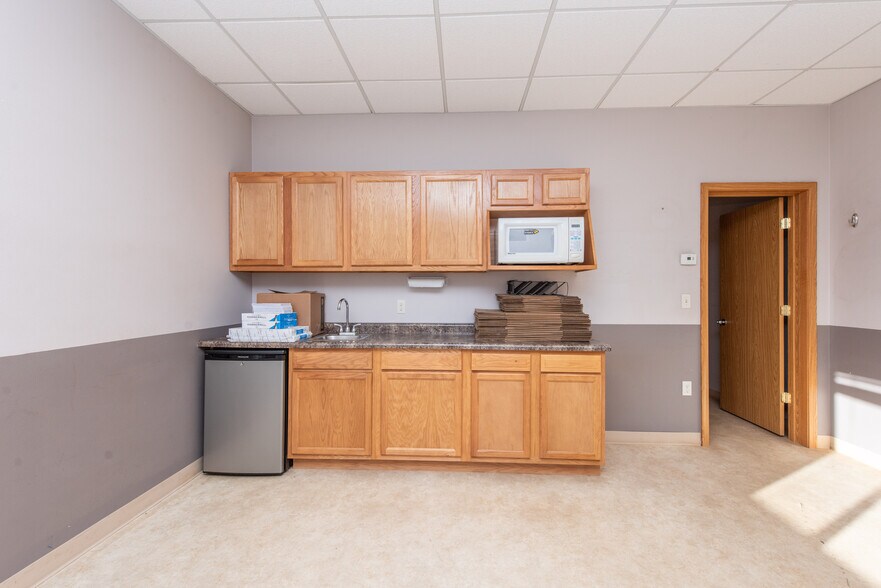 More Photos Of 13603 38th St SW, Belfield Flex For Lease