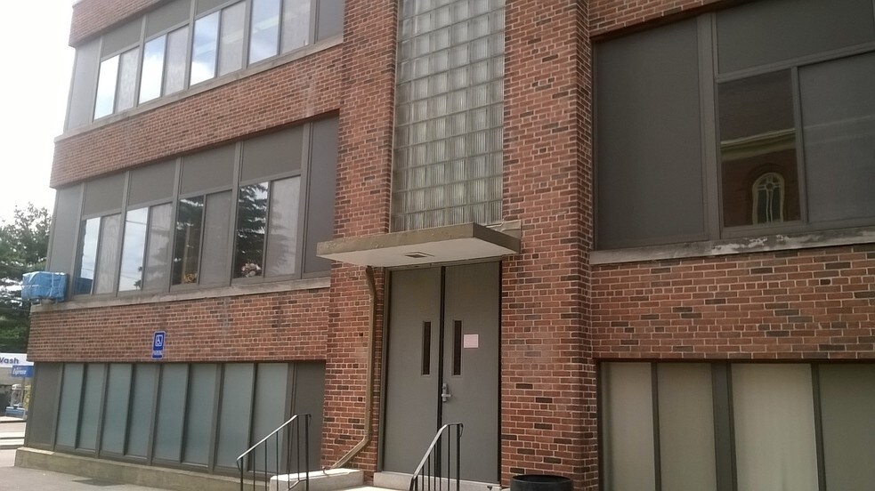 More Photos Of 1291 Elmwood Ave, Cranston Schools For Sale