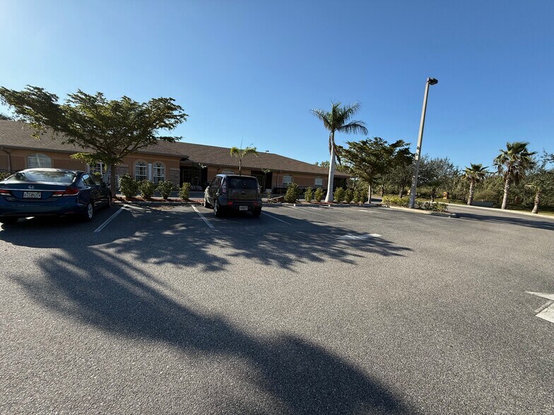 More Photos Of High-CAP Retirement Home, Venice Congregate Senior Housing For Sale