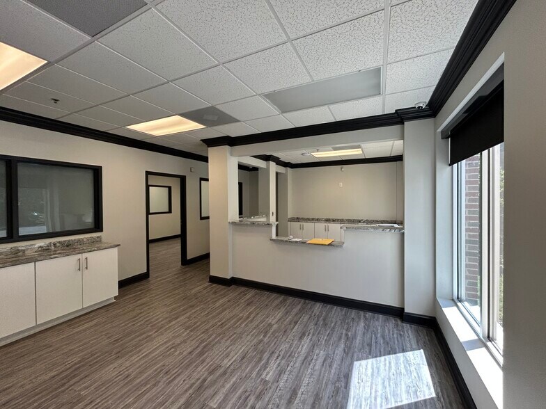 More Photos Of 3120 Latrobe Dr, Charlotte Showroom For Lease