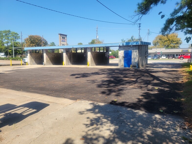 More Photos Of 1006 1st St E, Humble Carwash For Sale