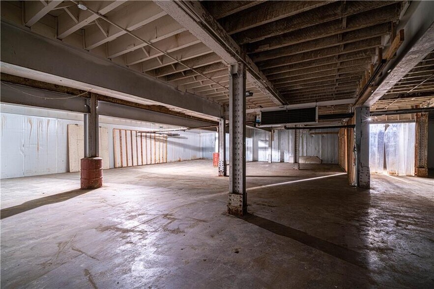 More Photos Of 202 Main St, Saint Joseph Refrigeration Cold Storage For Lease