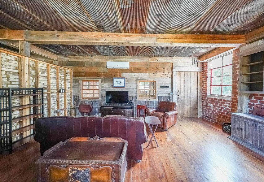 More Photos Of 250 Cleveland St, Locust Grove Industrial For Sale