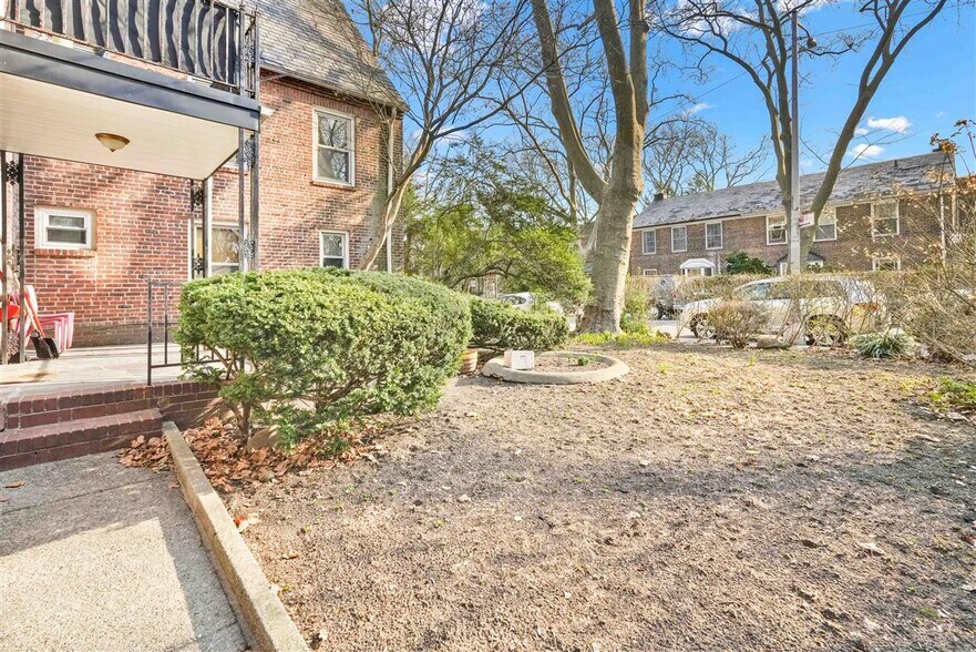 More Photos Of 3930 45th St, Sunnyside Apartments For Sale