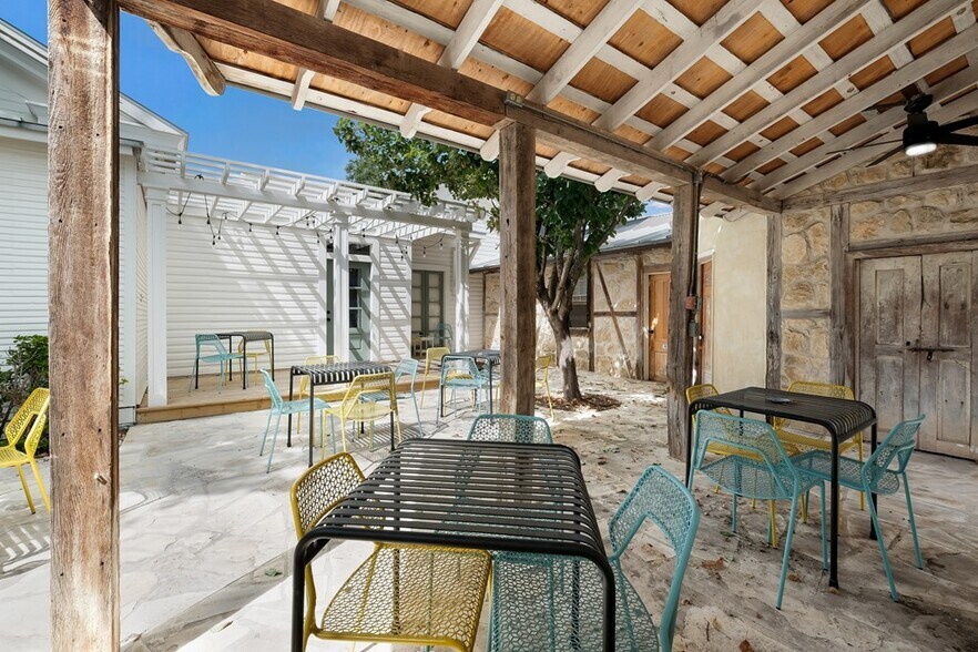 More Photos Of 632-636 High St, Comfort General Retail For Sale