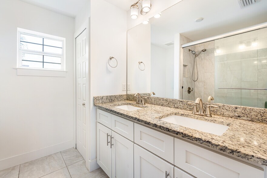 More Photos Of 2974 Van Buren Ave, Naples Storefront Retail Residential For Sale