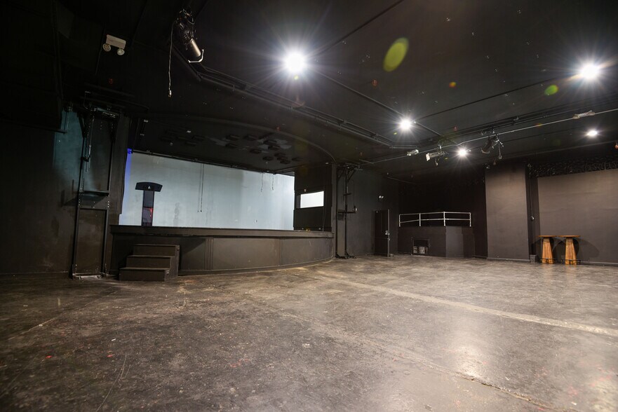 More Photos Of 361 Metropolitan Ave, Brooklyn General Retail For Lease