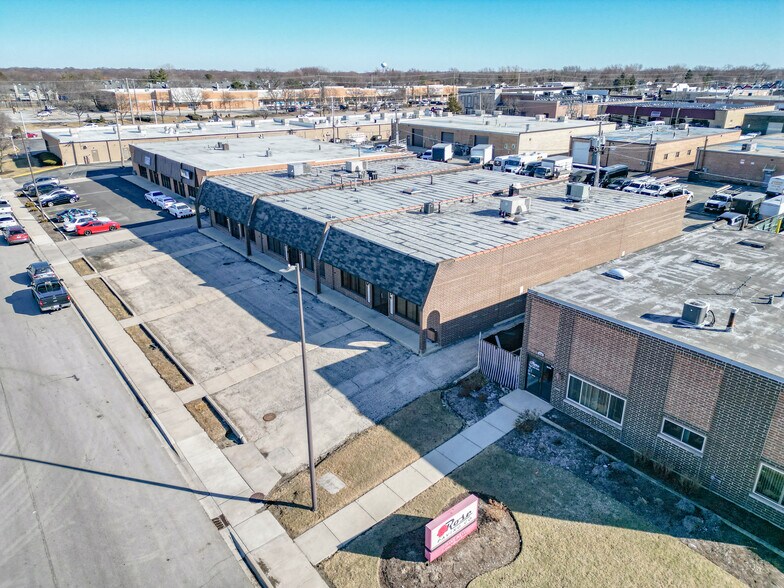 More Photos Of 1541-1543 Bourbon Pky, Streamwood Light Distribution For Lease