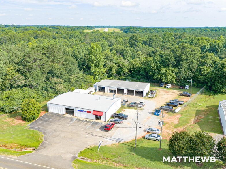 Primary Photo Of 1607 E Commerce St, Greenville Auto Repair For Sale
