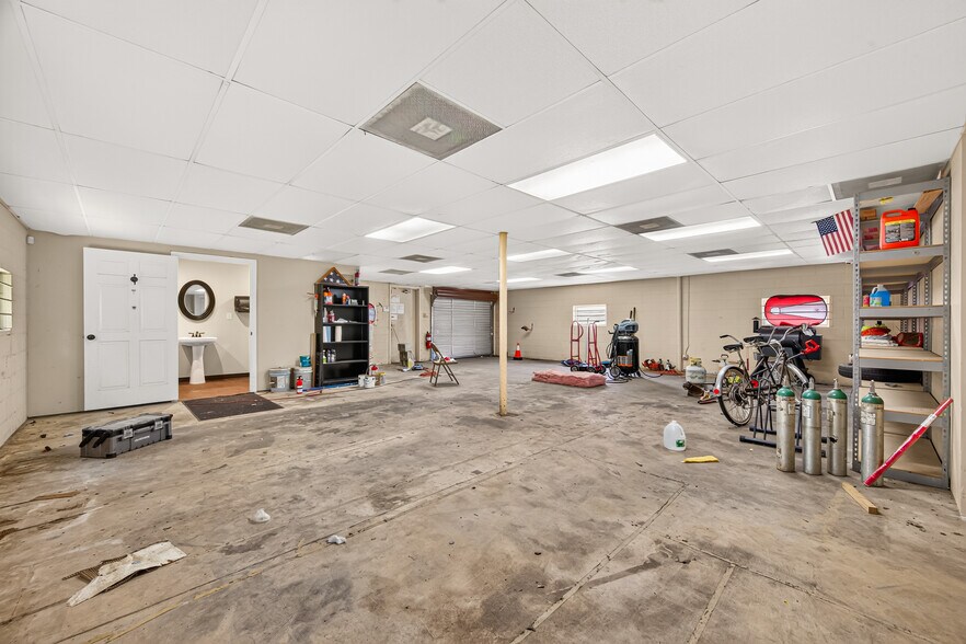 More Photos Of 214 N Loop 336 E, Conroe Office For Sale