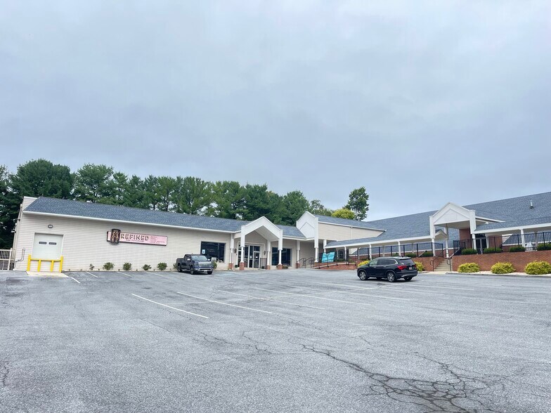 Primary Photo Of 13018 Pennsylvania Ave, Hagerstown General Retail For Lease