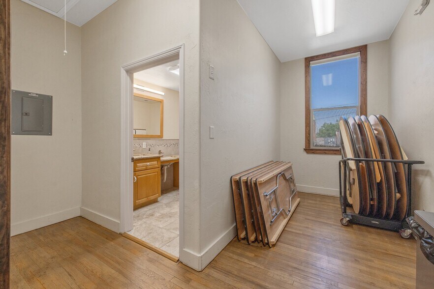 More Photos Of 128 S E St, Exeter Storefront For Sale