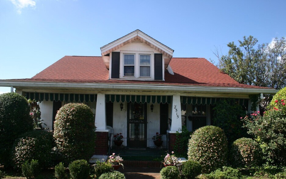 More Photos Of 2515 N Central St, Knoxville Specialty For Sale
