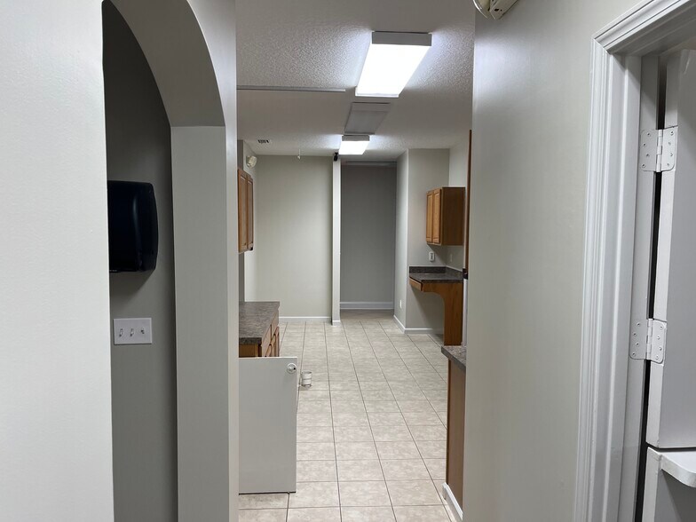 More Photos Of 8141 Ramona Blvd, Jacksonville Medical For Lease