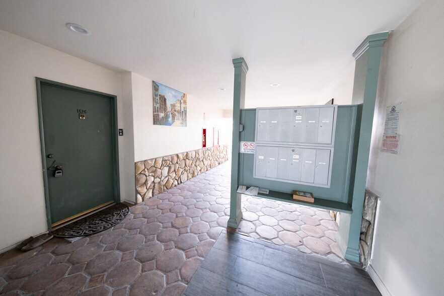 More Photos Of 240 S Doheny Dr, Beverly Hills Apartments For Sale