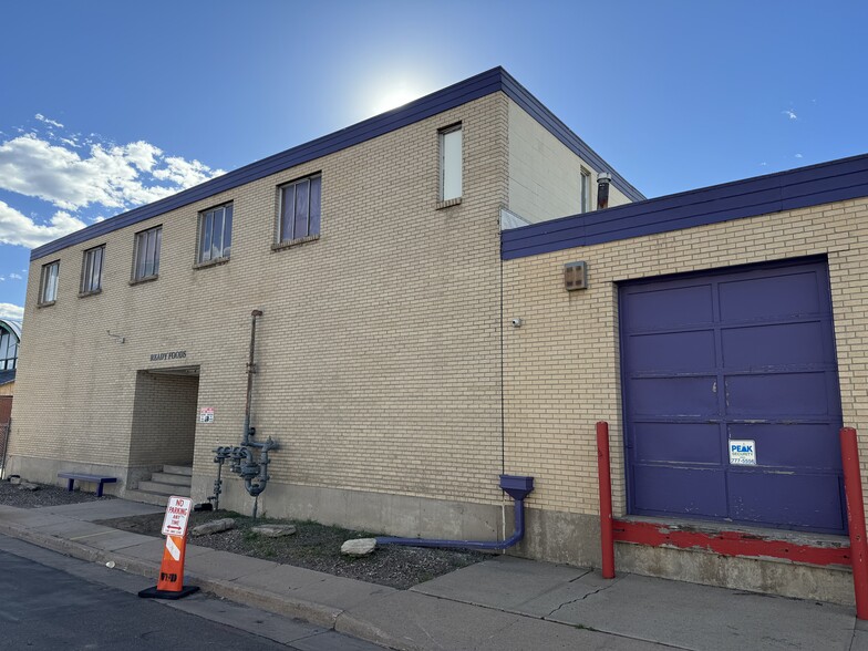 Primary Photo Of 2700-2730 W Barberry Pl, Denver Warehouse For Sale