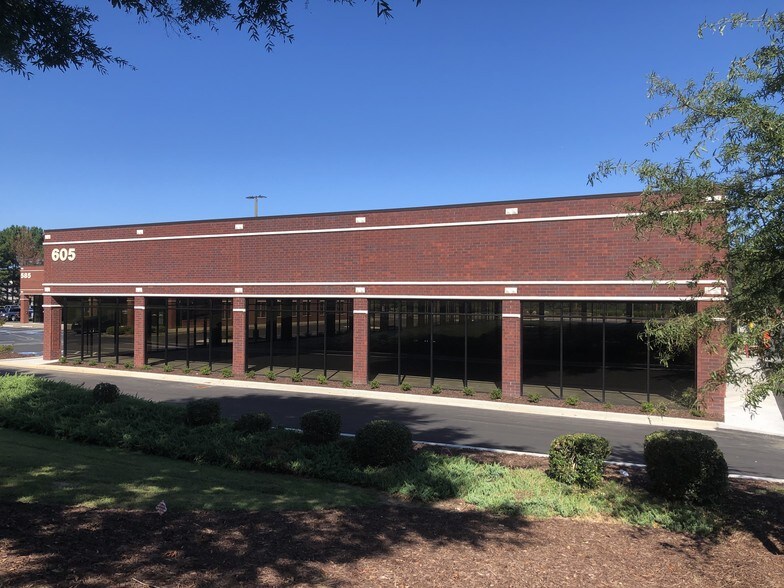 More Photos Of 605 Molly Ln, Woodstock Unknown For Lease