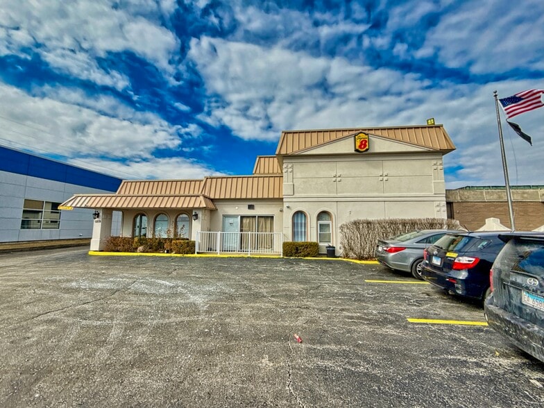 More Photos Of 9110 Waukegan Rd, Morton Grove Hotel For Sale