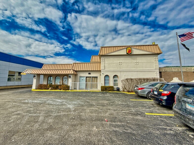 More Photos Of 9110 Waukegan Rd, Morton Grove Hotel For Sale