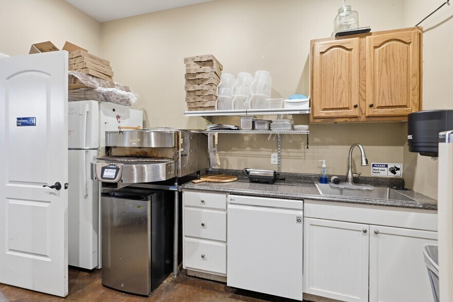 More Photos Of 25695 Mulberry Rd, Webb City Winery Vineyard For Sale