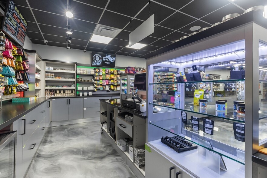 More Photos Of 3392 S Huron Rd, Bay City Storefront For Sale