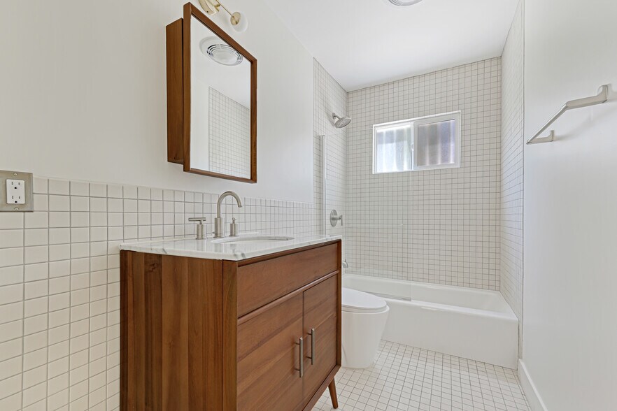 More Photos Of 6615 Franklin Ave, Los Angeles Apartments For Sale