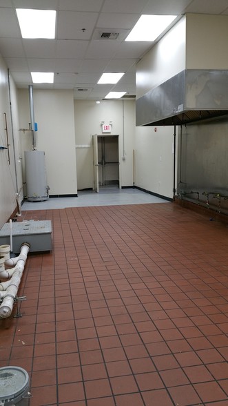 More Photos Of 7500-7558 Annapolis Rd, Lanham Unknown For Lease