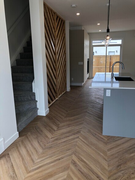 More Photos Of 2104 5 Ave NW, Calgary Apartments For Sale