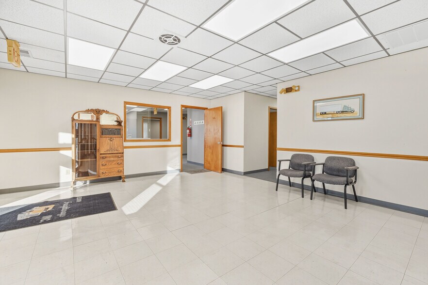 More Photos Of 604 Industrial Park Dr, Eldon Office For Sale