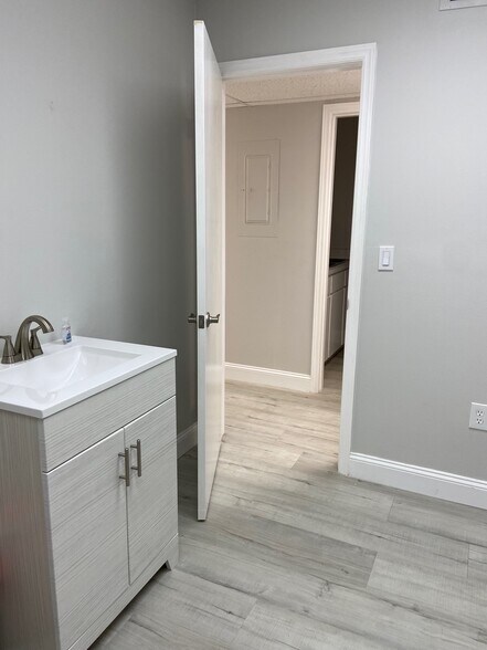 More Photos Of 2650 Bahia Vista St, Sarasota Medical For Sale