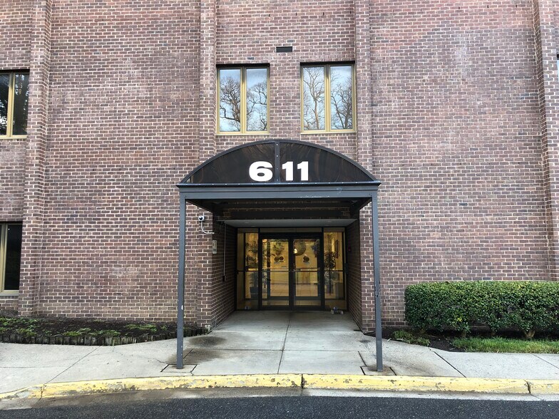 More Photos Of 611 S Carlin Springs Rd, Arlington Office For Sale