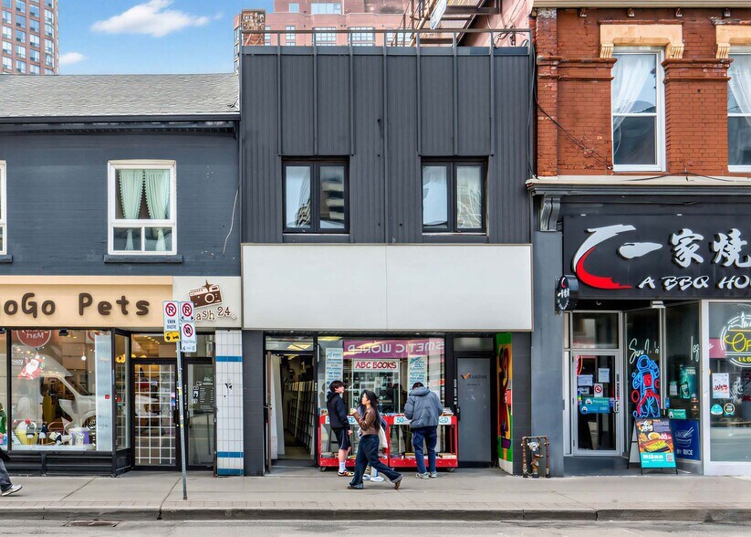 Primary Photo Of 662 Yonge St, Toronto Storefront Retail Office For Lease