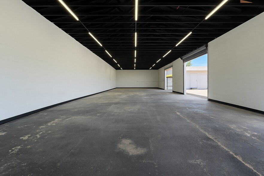 More Photos Of 859 NE 44th St, Oakland Park Warehouse For Lease