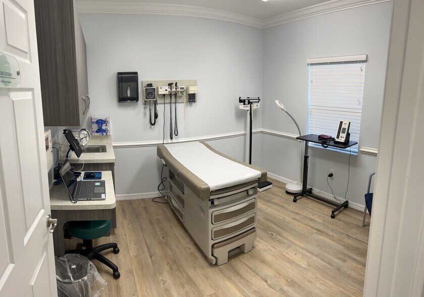 More Photos Of 1104 Kyle Wood Ln, Brandon Medical For Sale