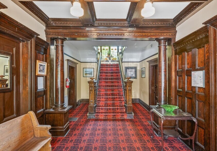 More Photos Of 1171 Rockland Av, Victoria Apartments For Sale