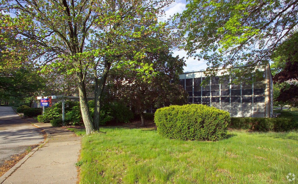 More Photos Of 77 Pawtucket Ave, Rumford Manufacturing For Sale